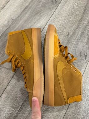 Nike SB blazer court mid